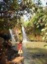 Kinderen bij de waterval