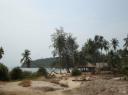 Strand op bamboe-eiland