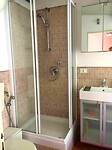 Douche in mini huisje