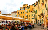 Sjiek plein in Lucca