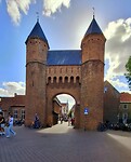 Deze staat midden in het centrum, de Landpoort