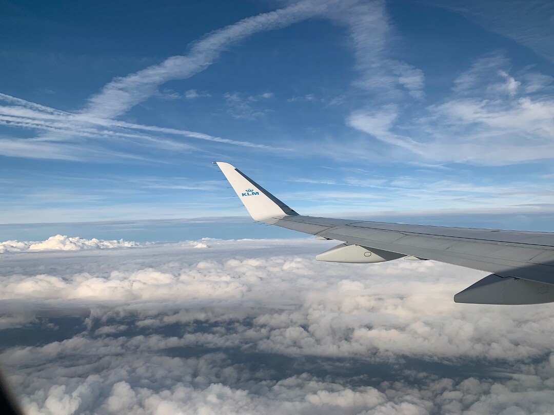 in de lucht onderweg naar Amsterdam
