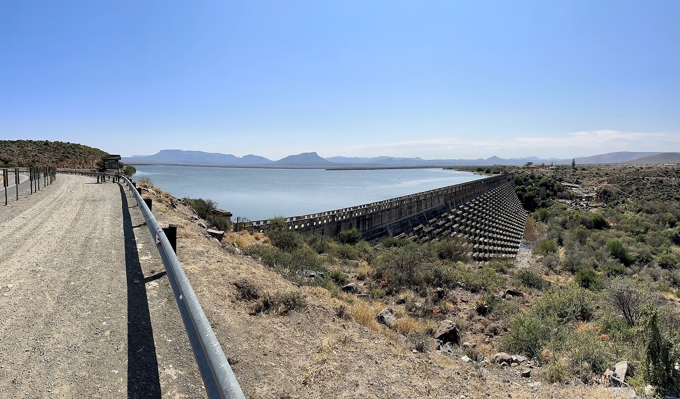Nqwebadam bij Graaff Reinet