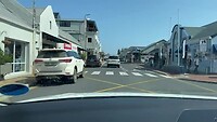We rijden de plaats Hermanus binnen