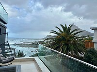 Ruige zee, wind en wat regen in Kaapstad