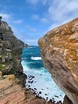 doorkijkje bovenop rots bij Cape of good hope