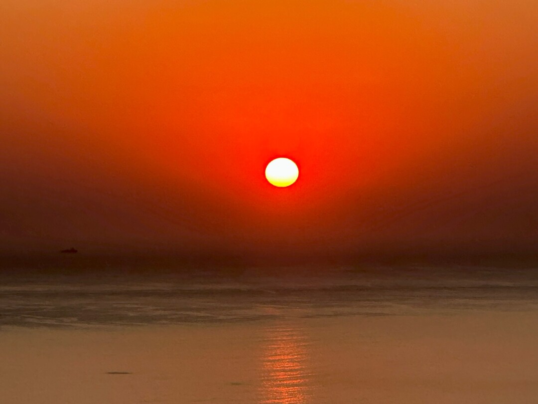 de zon gaat onder