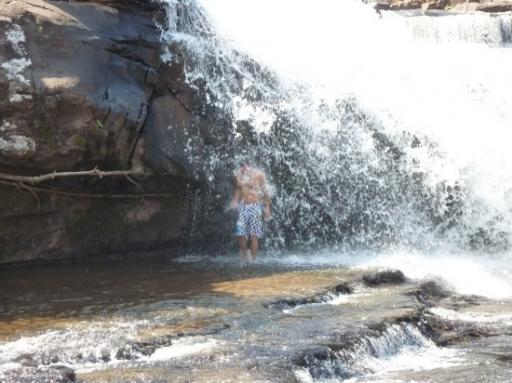 Ivo achter de waterval