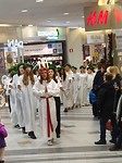 Luciatåg in het winkelcentrum