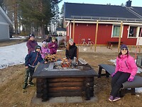 Grillen met de buurkinderen