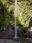 Waterval met smeltwater van Mount Meru