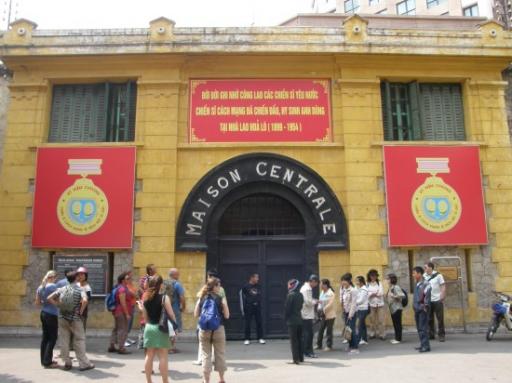 Hoa Lo Prison - ingang
