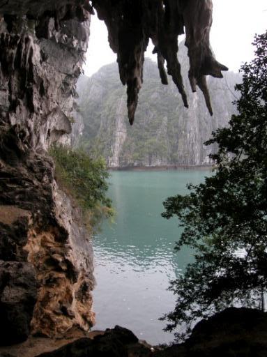 Ha Long Bay - uitzicht  vanuit grot