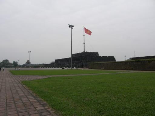 Hue old town: vlag zonder wimpel
