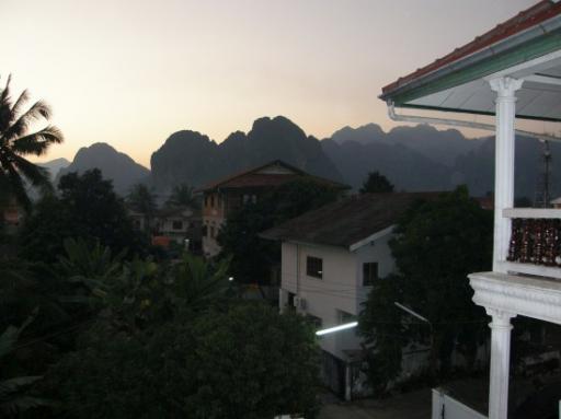 Uitzicht vanaf ons appartementje, Vang Vieng