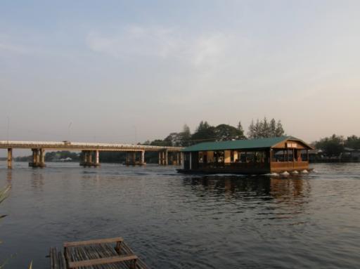 Uitzicht vanaf hutje op de rivier