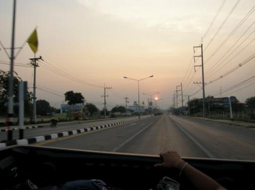 Zonsondergang vanuit de pickup
