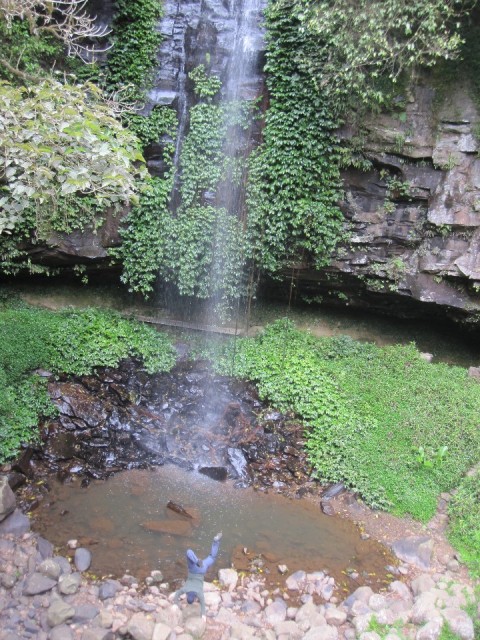 een mooie waterval tijdens een bush wandeling.....wat een kunsten roy!