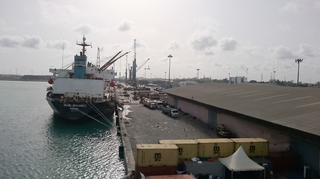 Schip wordt uitgeladen