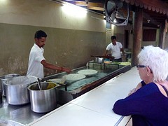 Eten aan het bereiden voor ons in restaurant Mangos.
