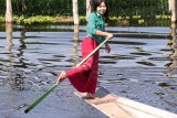 Beenroeien. Speciale techniek alleen op het Inle Lake te zien.