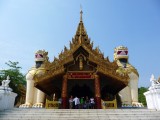 Ingang van de Shwedagon-pagode.