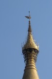 De top van de Shwedagon-Pagode met alle diamanten en edelstenen.