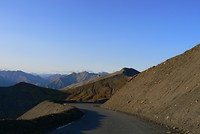 Na de top van de Col de la Bonette volgt de afdaling