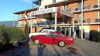 Team 5, Ginus en Mayken hadden ook een rode P1800S uit 1967