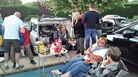 Het was al heel gezellig op de parkeerplaats van het hotel in Parijs