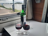 Laatste wijntjes in de camper