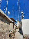 Zendmasten op 908 m hoogte vlak bij het klooster