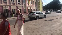 Hara krishna’s, ze bestaan nog.