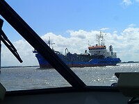 2024-06-19 1613 Op de Ems bij Embden druk verkeer