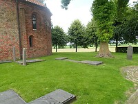 2024-06-23 1522 oud kerkje op een Wierde rondje Wierden Groningen
