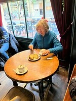 2024-11-16 0955 voor de fietstocht eerst koffie met taart (5,50)