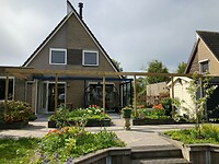 2025-04-26 1135 onze tuin