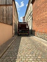 2025-06-03 1457 vuilniswagen in tangermünde ik ben groter
