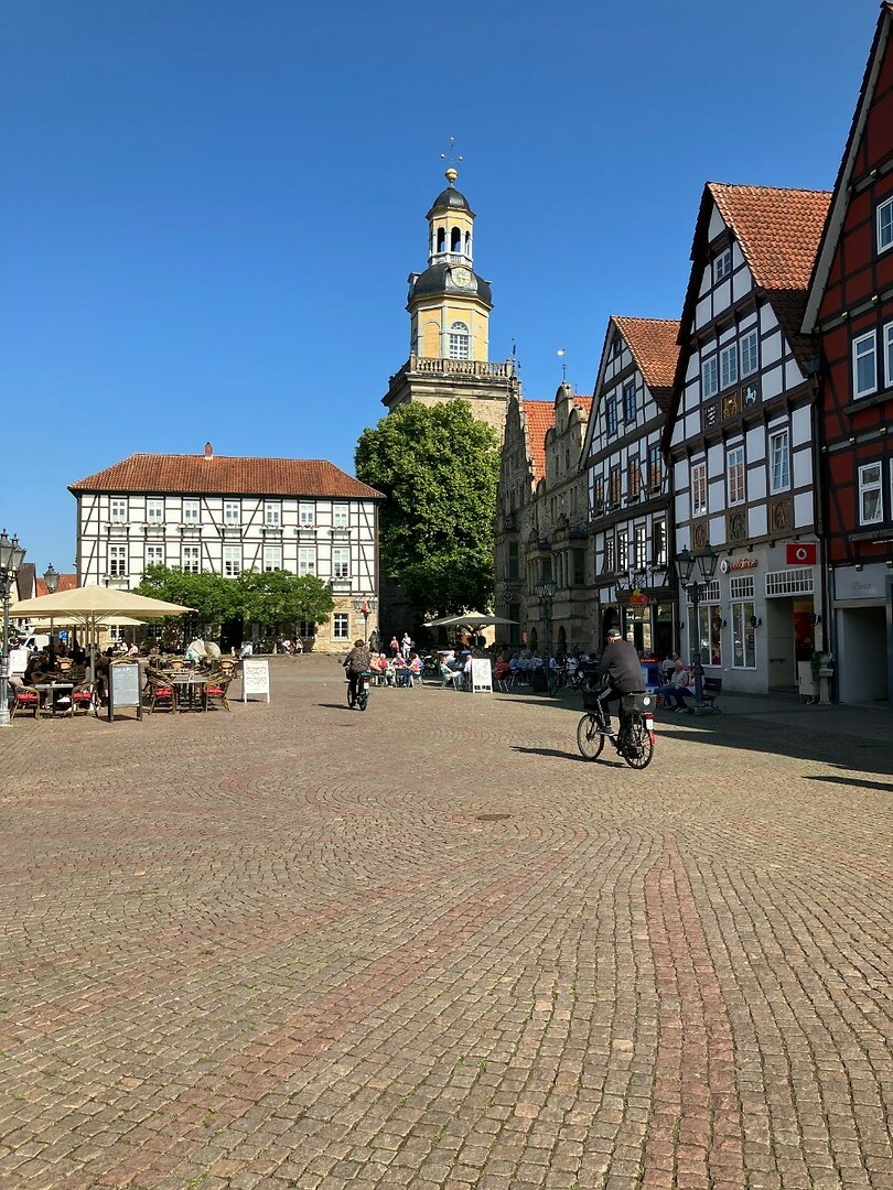 I2025-06-12 1716 het mooie stadje Rinteln plein met stadhuis