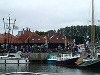 2025-06-28 1136 drukte op de haven van Zoutkamp