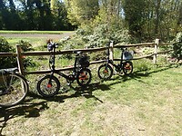 2026-04-26 1318 de nieuwe fietsen bij de voorbeeldtuin van A. Vogel