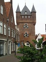 2026-06-08 1128 De toren met poort in Hattem
