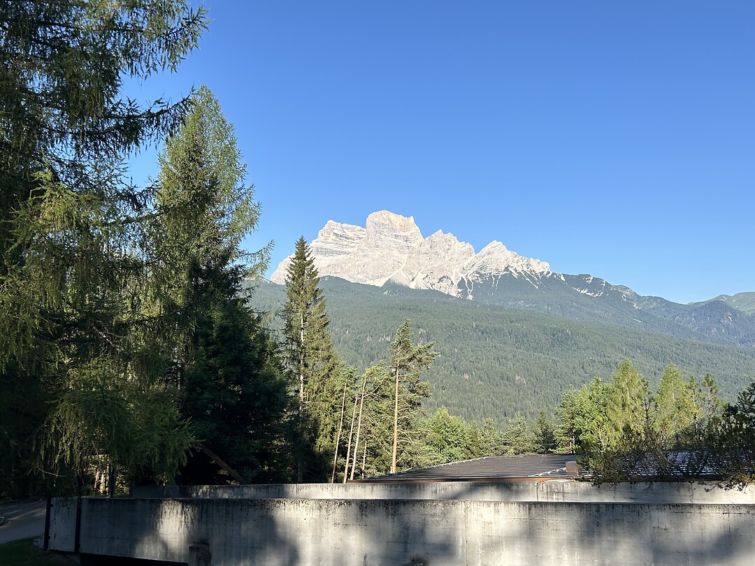 Bergjes met zon erop