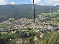 Dag 13 foto ortisei vanuit gondel naar beneden