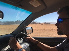 De neiging is groot om 'off-road' te gaan. Mag niet.