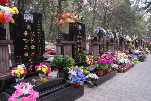 Tomb-sweeping-day-588x393