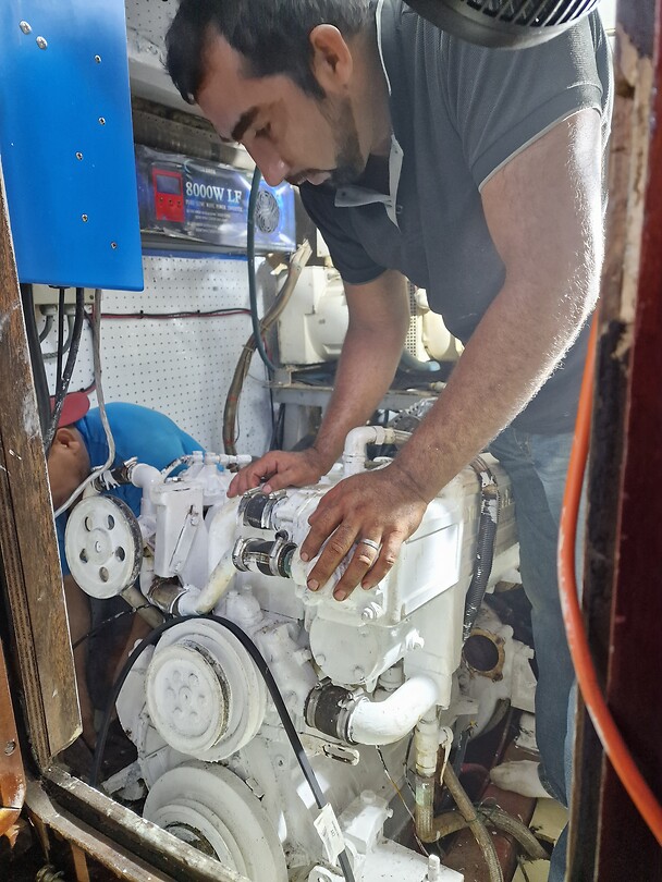Reparatie motor van de boot
