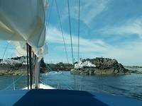 Binnenvaren in de Beaucette Marina op Guernsey