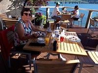 Ontbijt op terras aan Columbia River