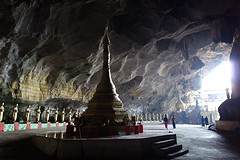 Tempel in grot